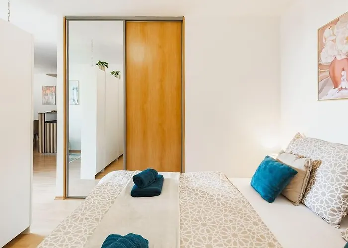 Sancova Panorama Loft Apartman *